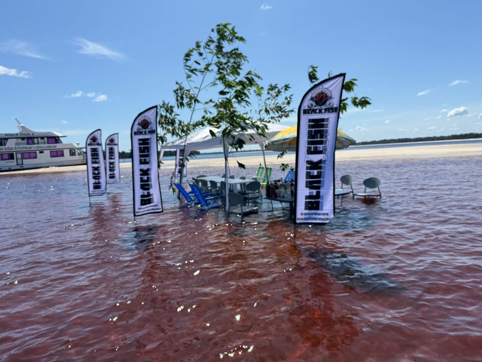 Black Fish floating pavilion on the Rio Negro